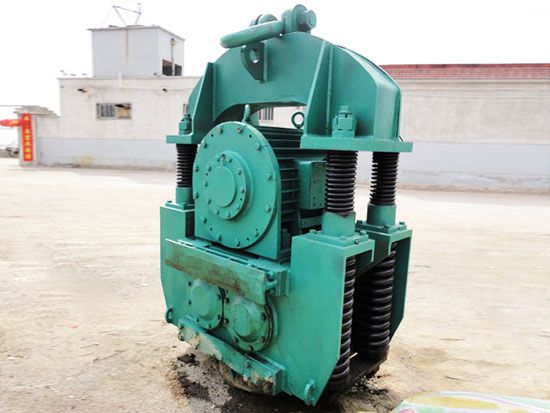 如何an全的操作振动桩锤：